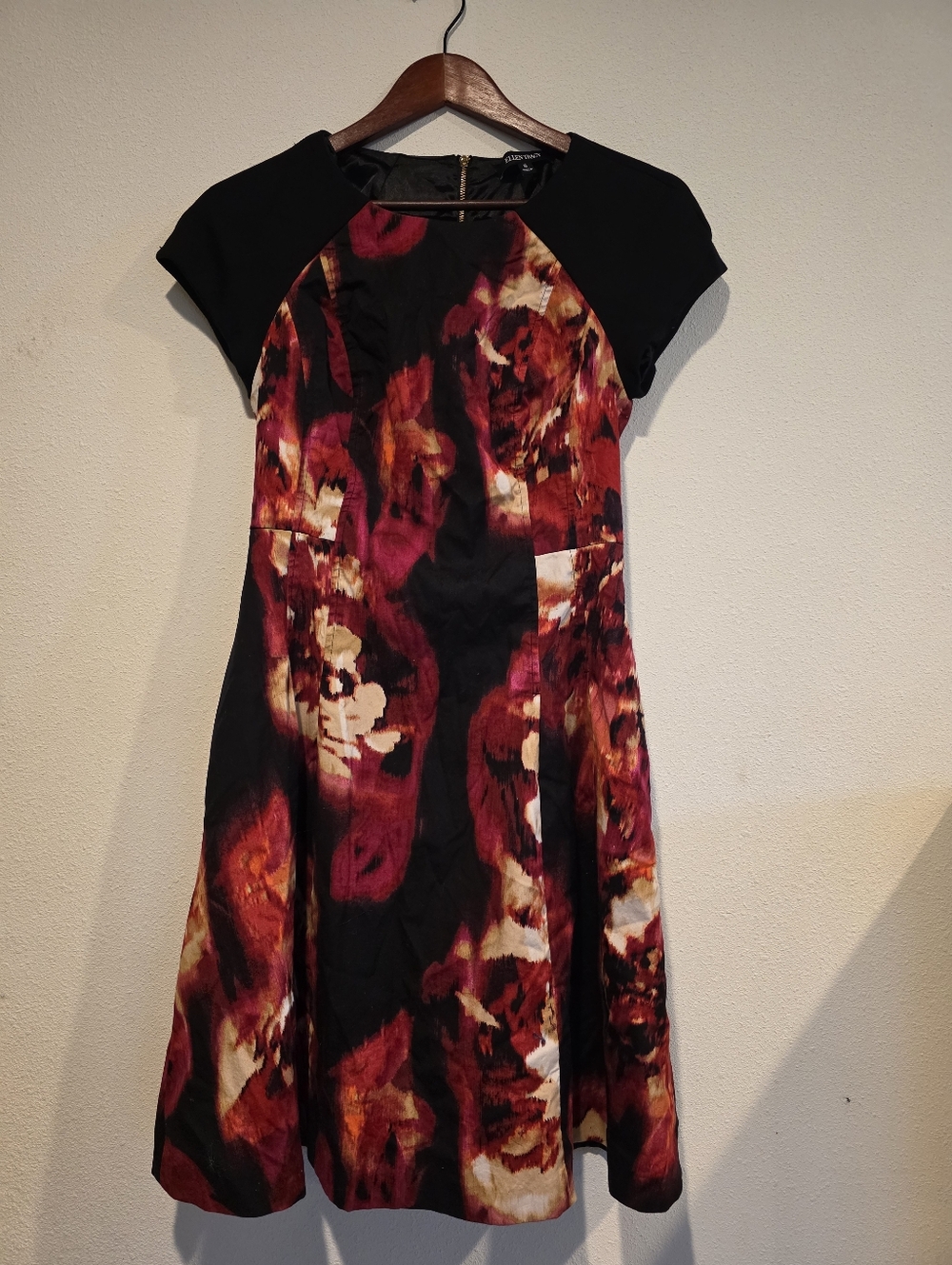 Ellen Tracy Fit & Flare Dress Sz 6 Floral Flower Abstrat Black Red Lined